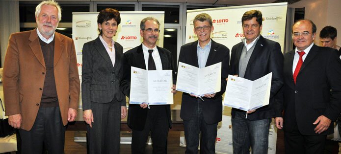 v.l.: LSB-Schatzmeister Ulrich Kroeker, LSB-Präsidentin Karin Augustin freuen sich über die neuen Kuratoriumsmitglieder der Sporthilfe: Michael Nowak (NINO Druck), Jürgen von Massow (EWR AG) und Andreas Manthe (Sparda Bank Südwest eG). Rechts: LSB-Vizepräsident Werner Schröter. Foto: C.Palm v.l.: LSB-Schatzmeister Ulrich Kroeker, LSB-Präsidentin Karin Augustin freuen sich über die neuen Kuratoriumsmitglieder der Sporthilfe: Michael Nowak (NINO Druck), Jürgen von Massow (EWR AG) und Andreas Manthe (Sparda Bank Südwest eG). Rechts: LSB-Vizepräsident Werner Schröter. Foto: C.Palm